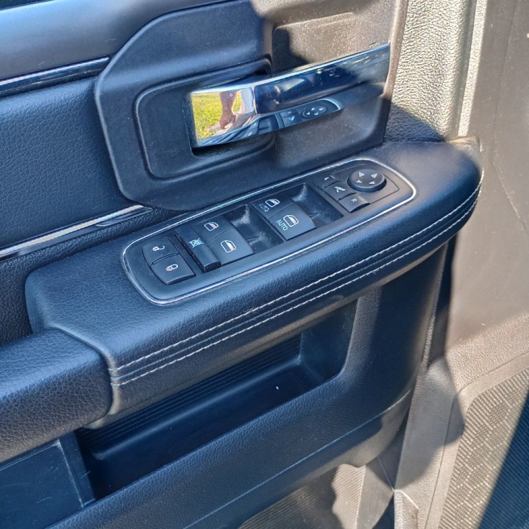 2015 RAM 1500 Image 12