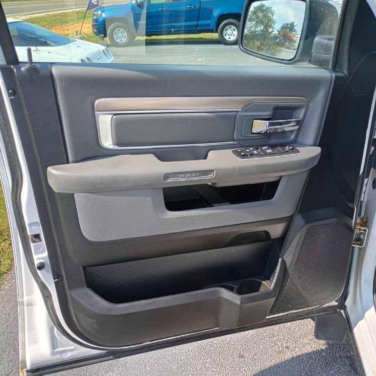 2017 RAM 1500 Image 11