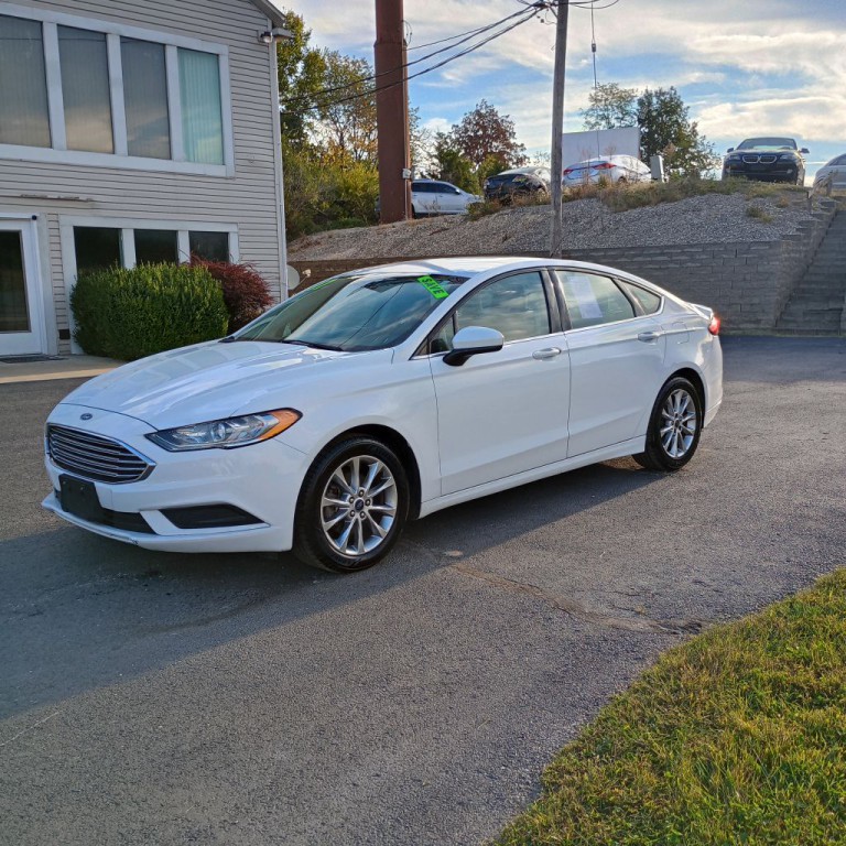 2017 Ford Fusion Image 1