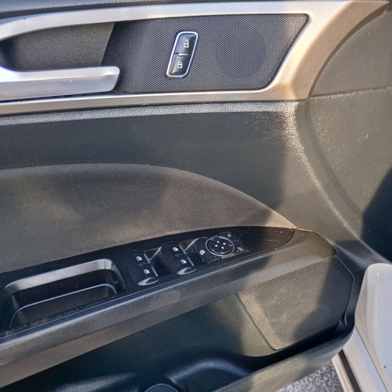 2017 Ford Fusion Image 12