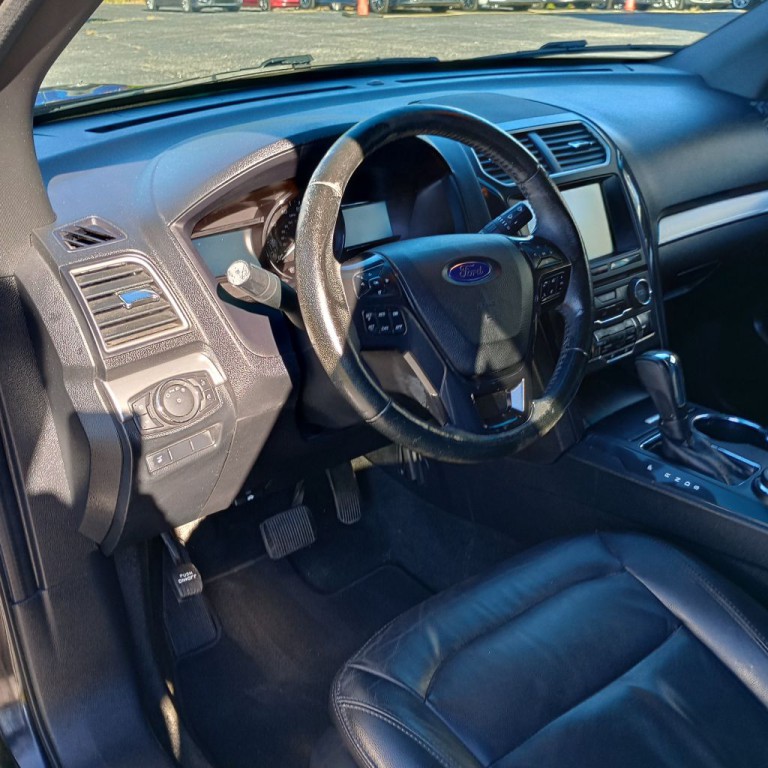 2016 Ford Explorer Image 9
