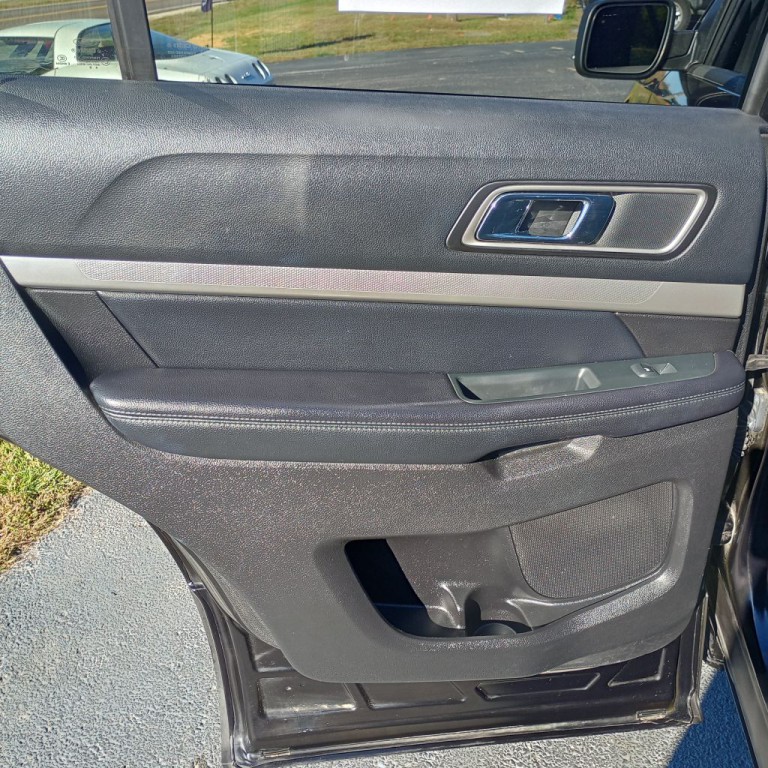 2016 Ford Explorer Image 16