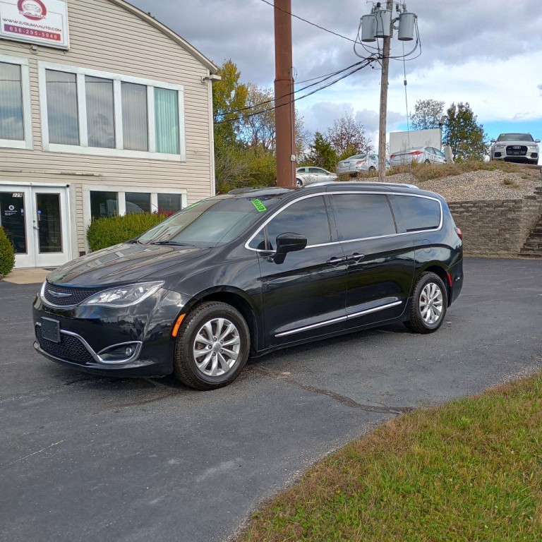 2019 Chrysler Pacifica Image 1