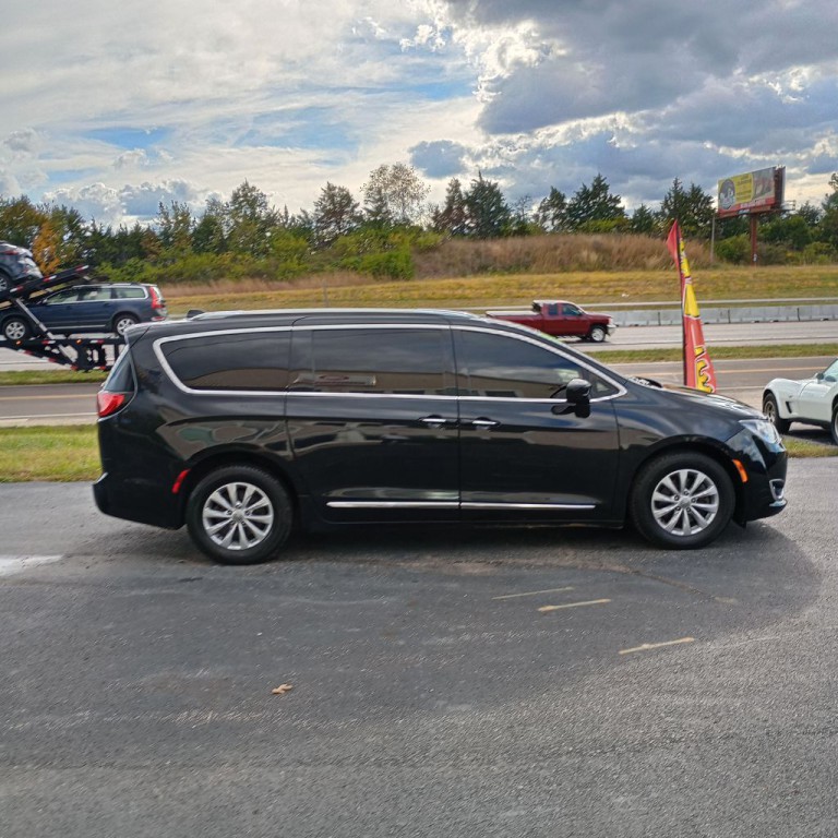 2019 Chrysler Pacifica Image 6
