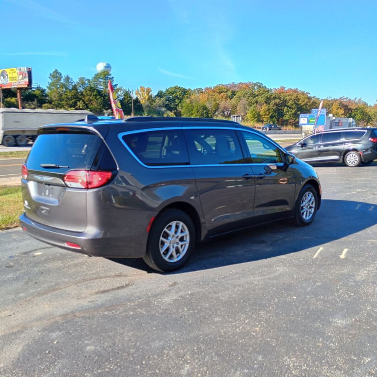 2020 Chrysler Voyager Image 5