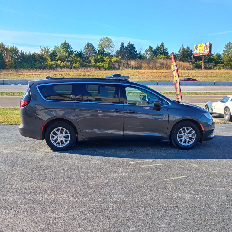 2020 Chrysler Voyager Image 6