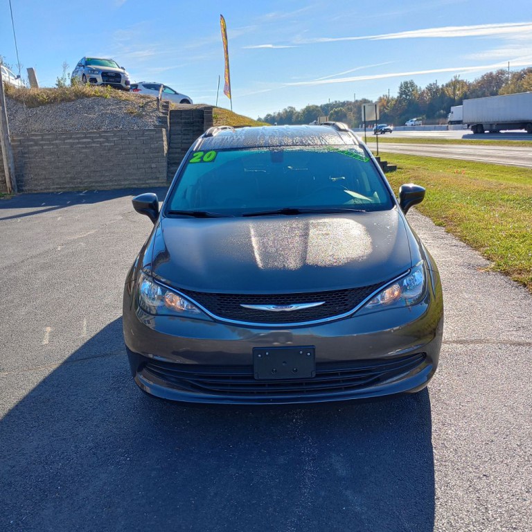 2020 Chrysler Voyager Image 8