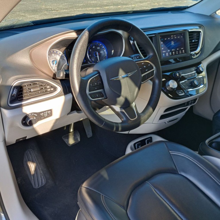 2020 Chrysler Voyager Image 9