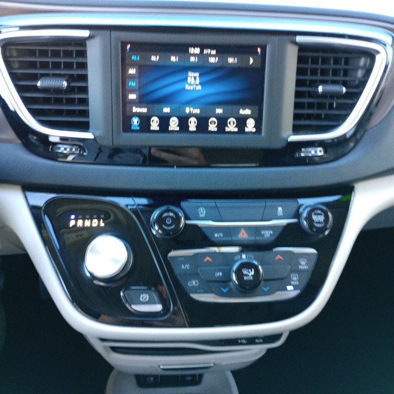 2020 Chrysler Voyager Image 14