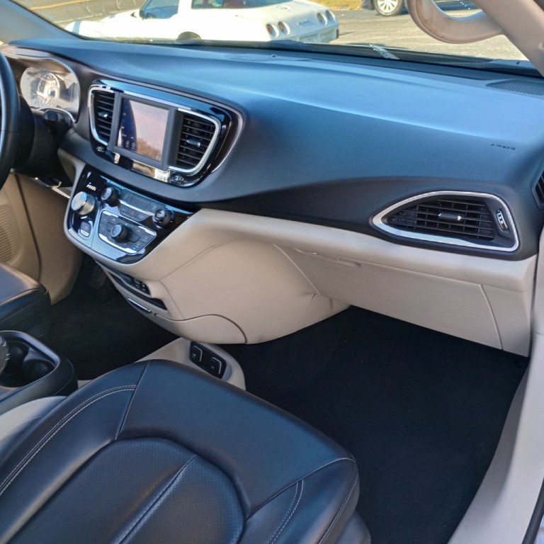 2020 Chrysler Voyager Image 22