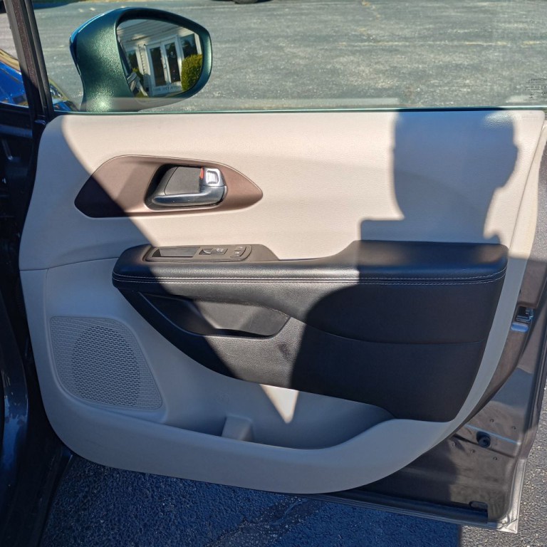 2020 Chrysler Voyager Image 23