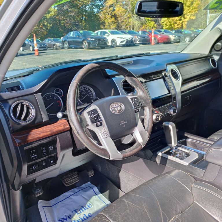 2015 Toyota Tundra Image 9