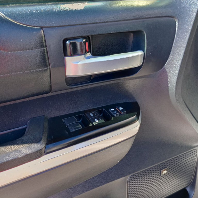 2015 Toyota Tundra Image 12