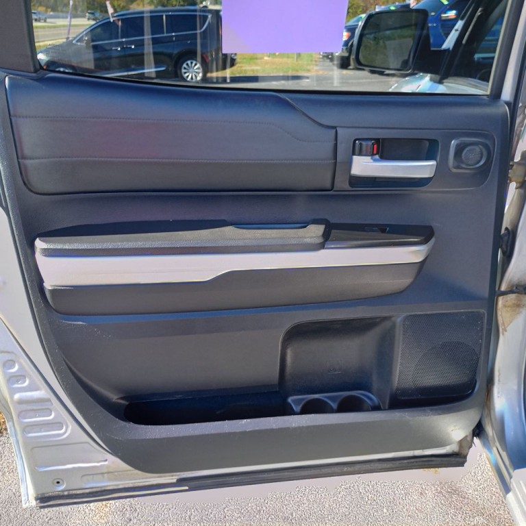 2015 Toyota Tundra Image 17