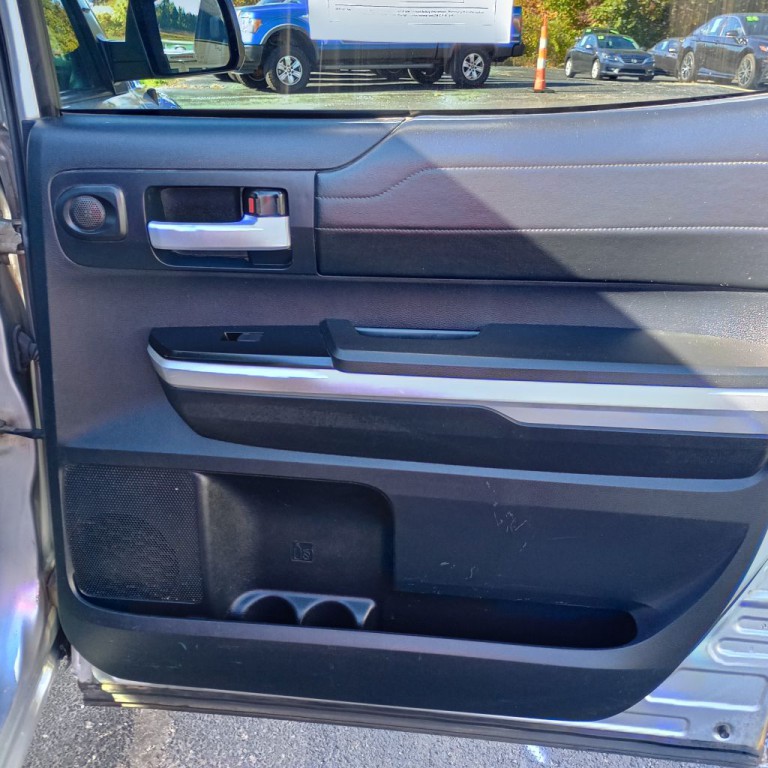 2015 Toyota Tundra Image 20