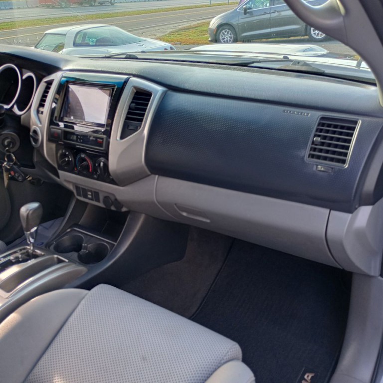 2013 Toyota Tacoma Image 21