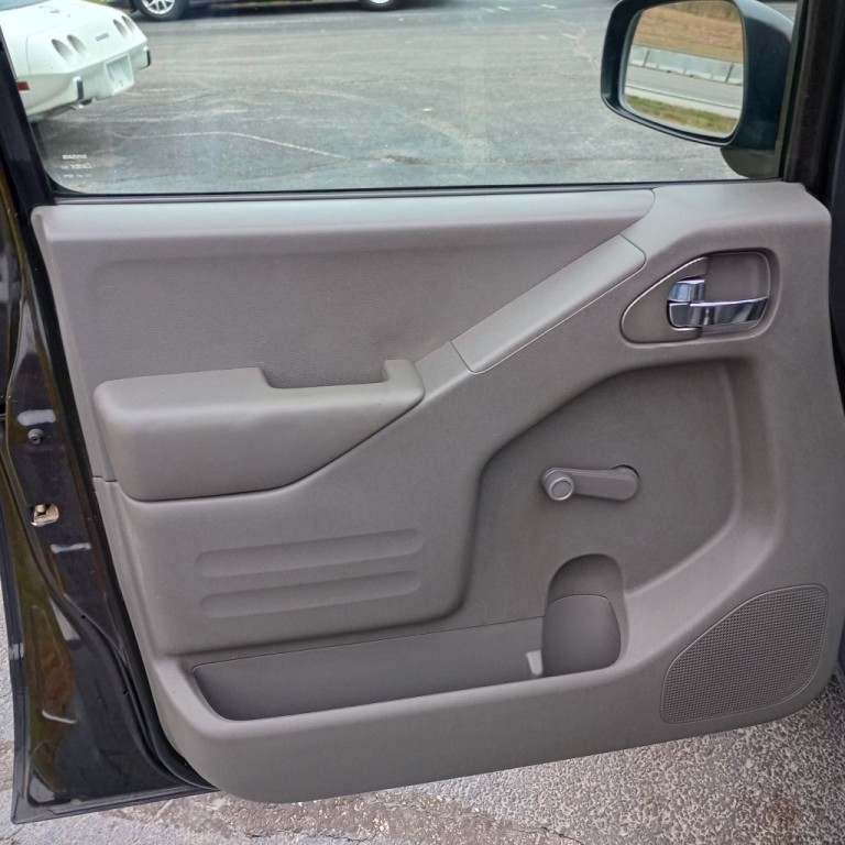 2017 Nissan Frontier Image 12