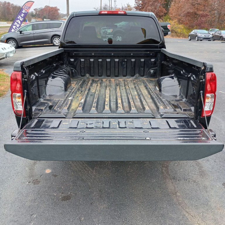 2017 Nissan Frontier Image 16