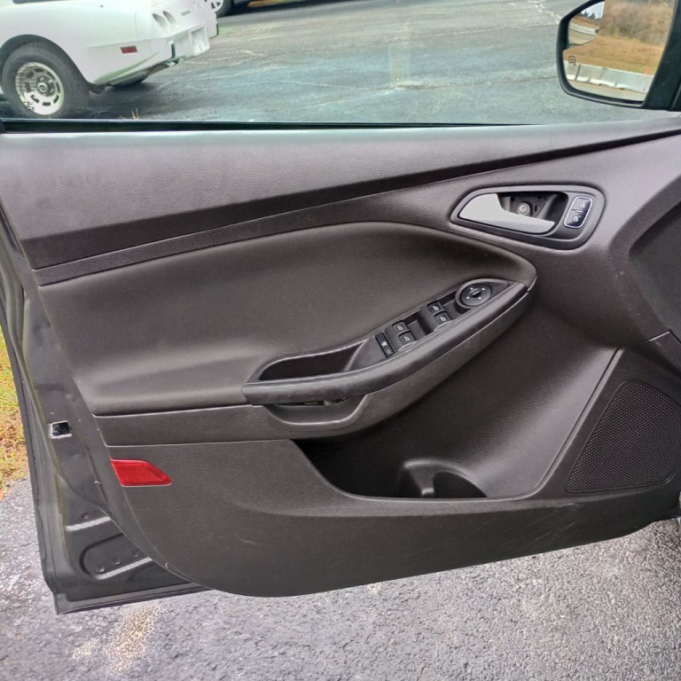 2017 Ford Focus Image 11