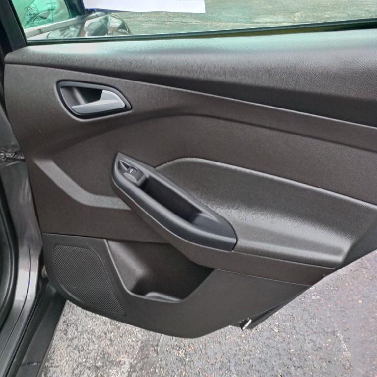 2017 Ford Focus Image 18