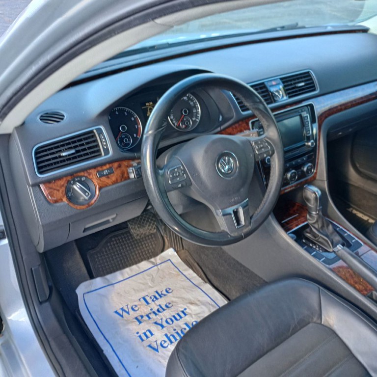 2012 Volkswagen Passat Image 9