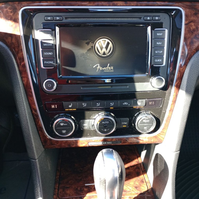 2012 Volkswagen Passat Image 13