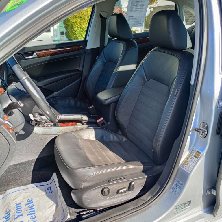 2012 Volkswagen Passat Image 14