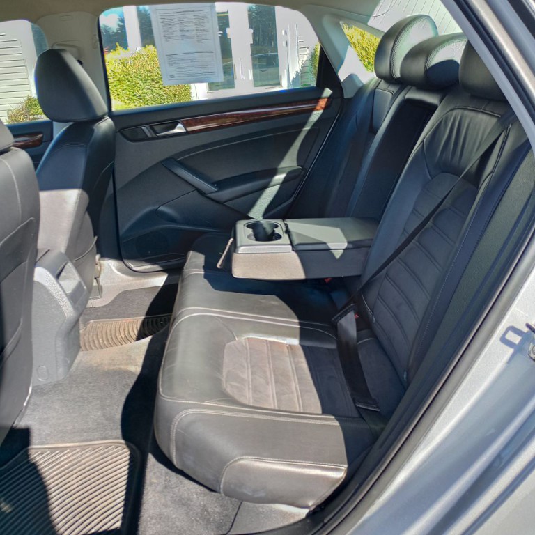 2012 Volkswagen Passat Image 17