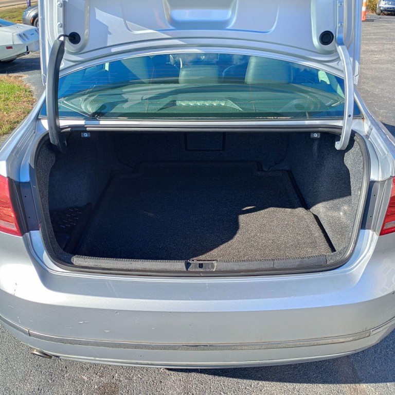 2012 Volkswagen Passat Image 18