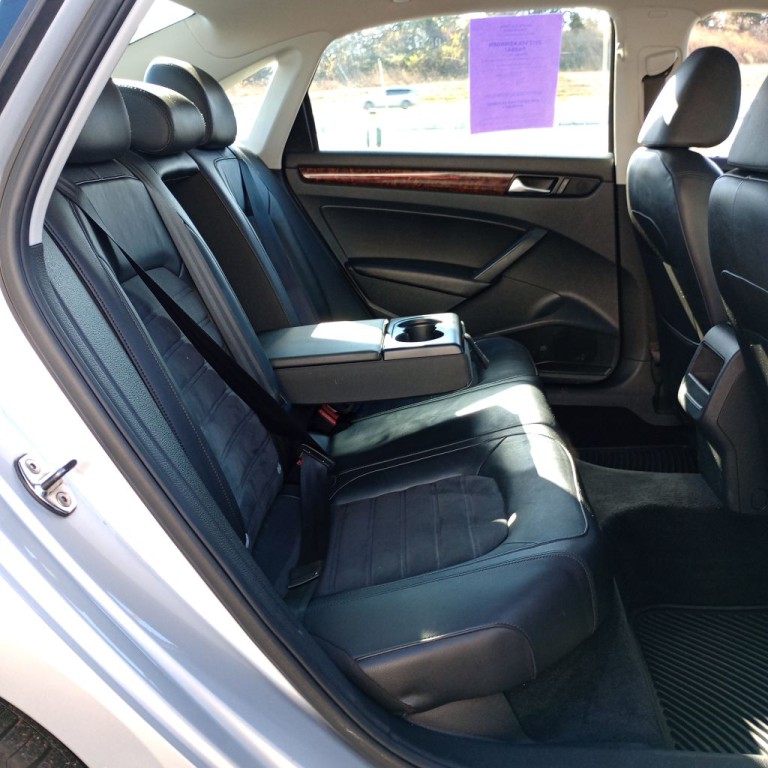2012 Volkswagen Passat Image 20