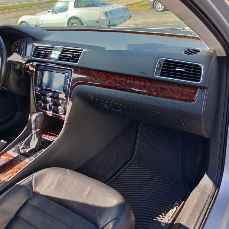 2012 Volkswagen Passat Image 21