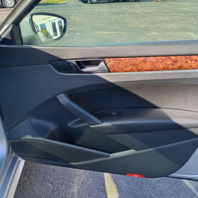 2012 Volkswagen Passat Image 22