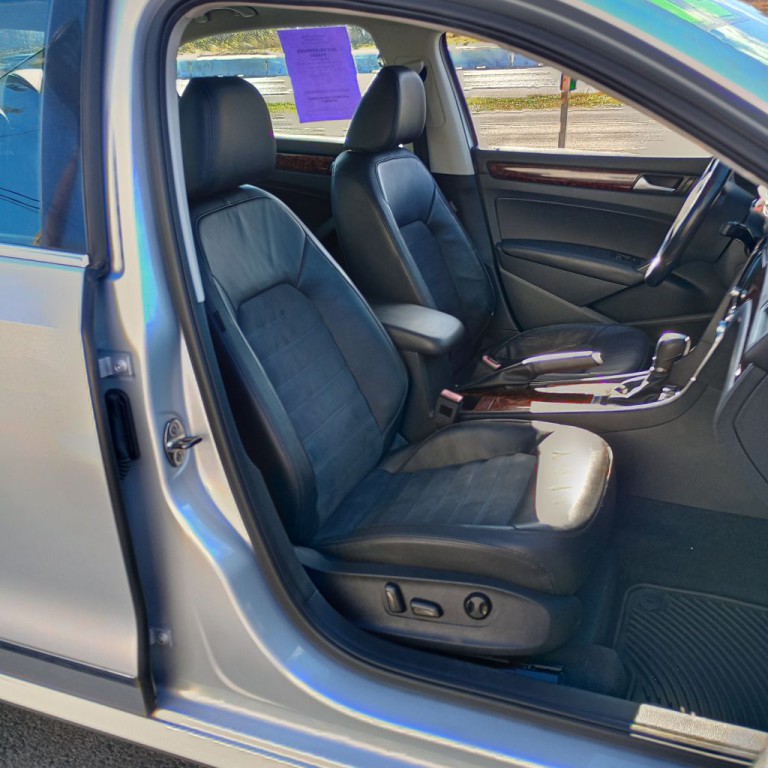 2012 Volkswagen Passat Image 23