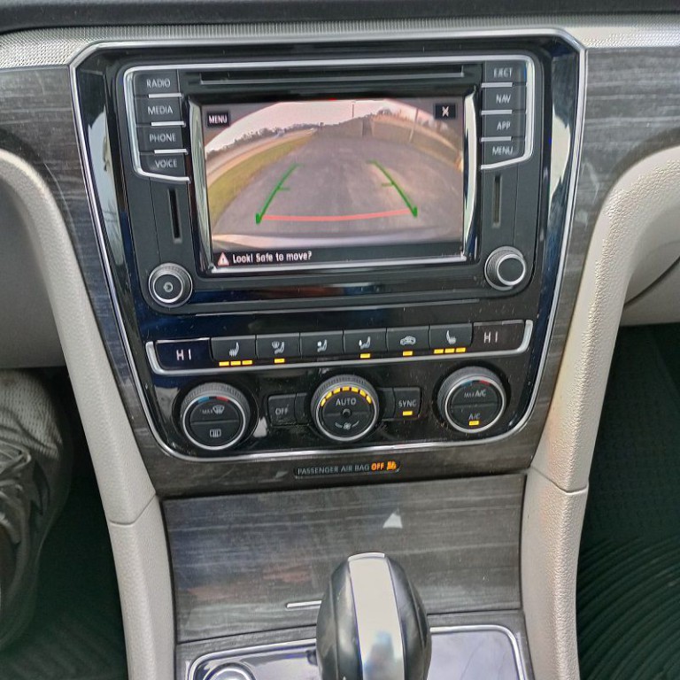 2018 Volkswagen Passat Image 13