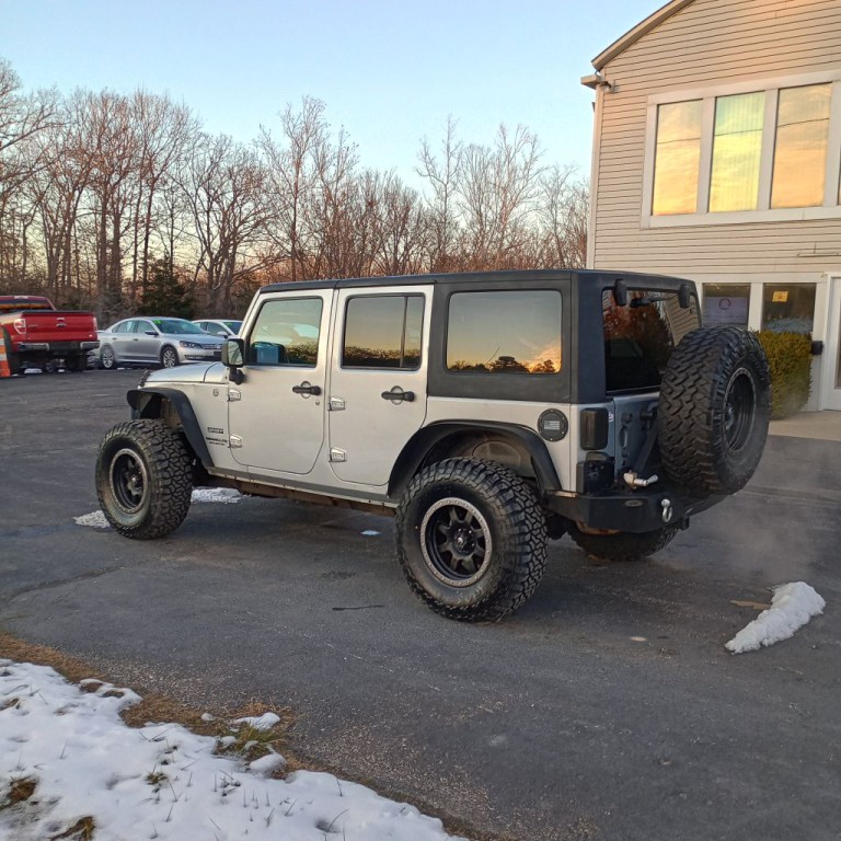 2011 Jeep Wrangler Unlimited Image 3