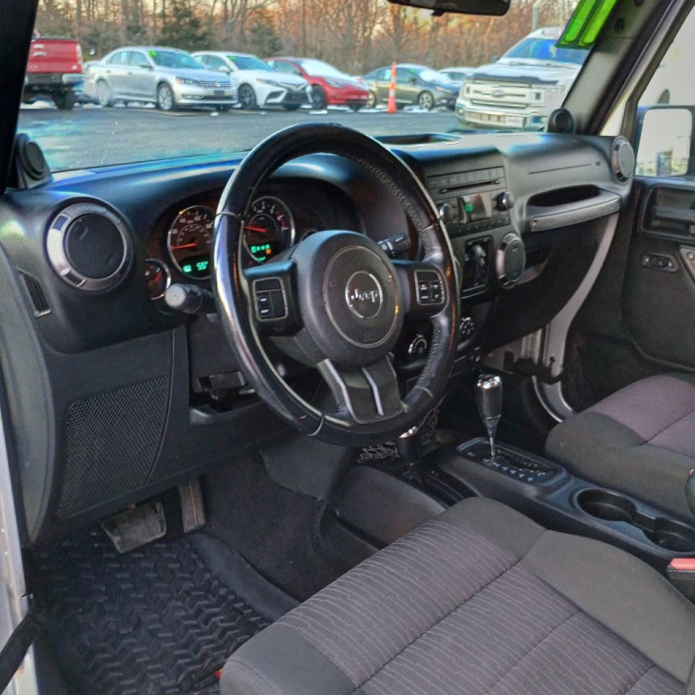 2011 Jeep Wrangler Unlimited Image 8