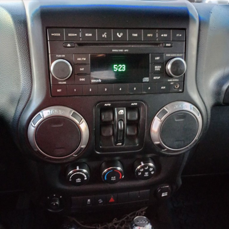 2011 Jeep Wrangler Unlimited Image 11