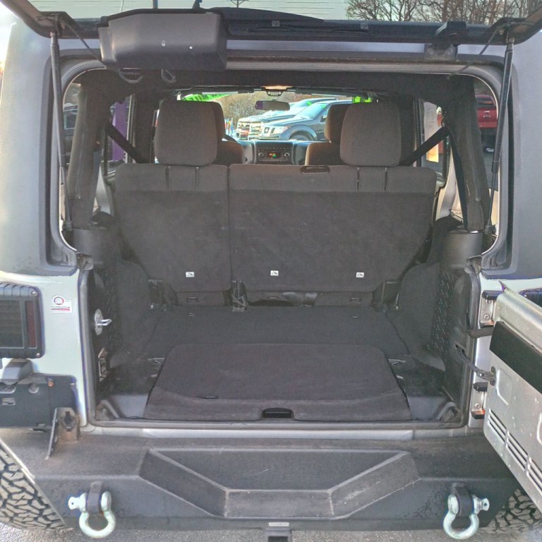 2011 Jeep Wrangler Unlimited Image 15