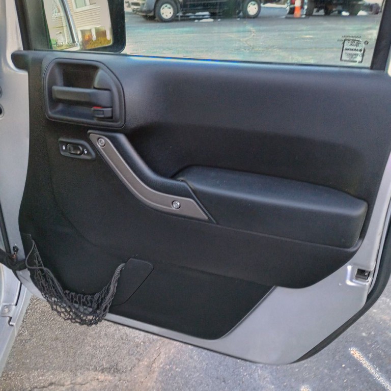 2011 Jeep Wrangler Unlimited Image 19