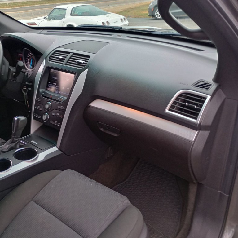 2013 Ford Explorer Image 21