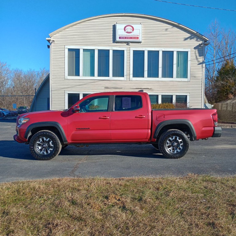 2019 Toyota Tacoma Image 2