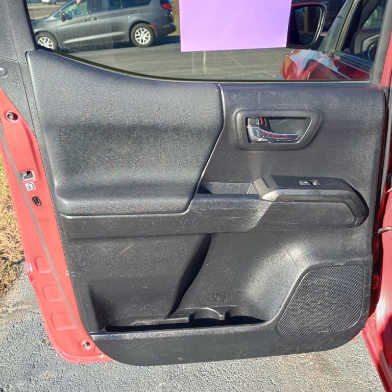 2019 Toyota Tacoma Image 16