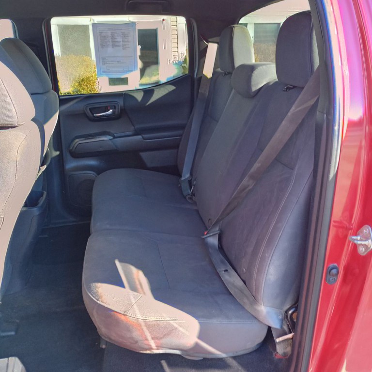 2019 Toyota Tacoma Image 17