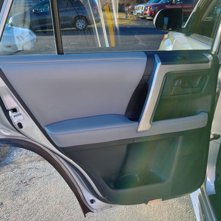 2011 Toyota 4Runner Image 18