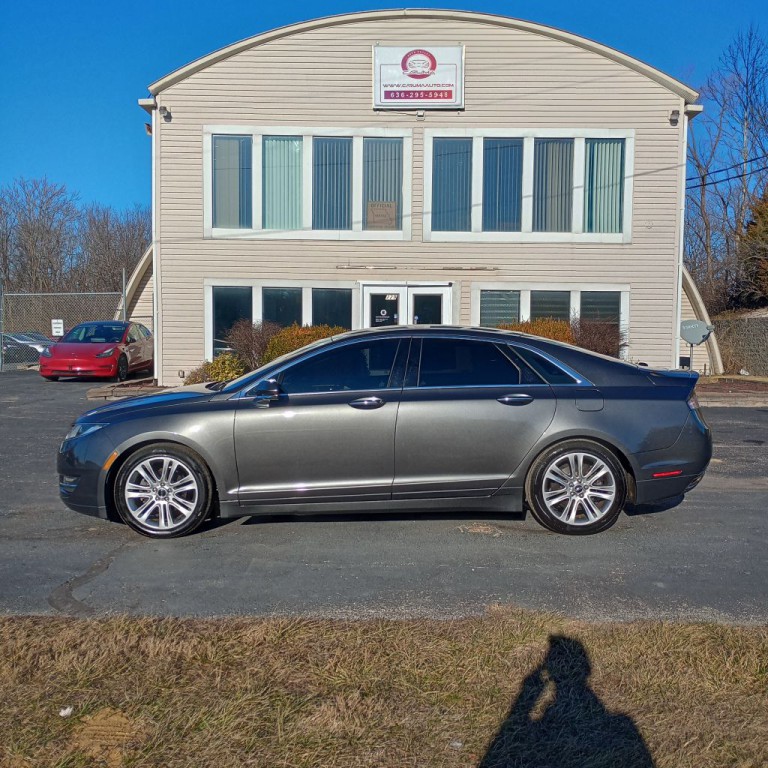 2016 Lincoln MKZ Image 2