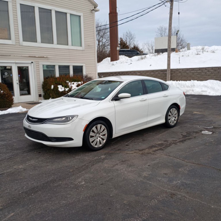 2016 Chrysler 200 Image 1