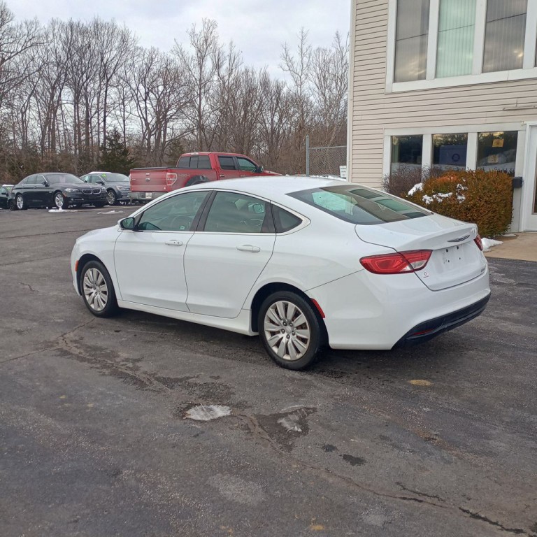 2016 Chrysler 200 Image 3