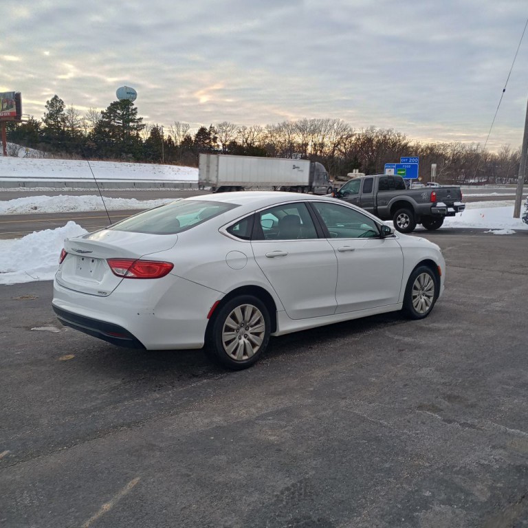 2016 Chrysler 200 Image 5