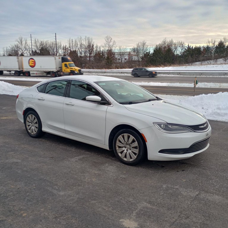 2016 Chrysler 200 Image 7