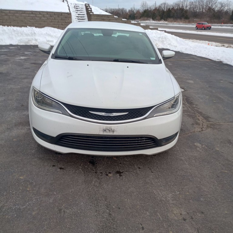2016 Chrysler 200 Image 8